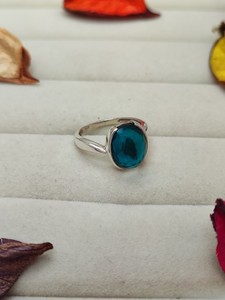 Bague en Titane et Quartz Indicolite, Bijou Distinctif en Pierre Naturelle, Pièce d'Exception Raffinée, Bague Cocktail Artisanale pour Femme - Product Image 6