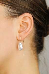 Boucles d'oreilles créoles irrégulières en perles baroques, minimalistes, longues, en perles d'eau douce, bijoux de mariée vintage, argent sterling 925 - Product Image 4