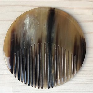 Peigne à cheveux en corne naturelle de style vintage avec dents longues, pour le soin des cheveux et une coiffure élégante, idéal pour la dressing et la décoration intérieure, au meilleur prix - Product Image 4