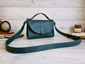 Bolso Bandolera de Cuero y Mezclilla para Hombre con Bordado y Borlas Otoñales - Product Image 6