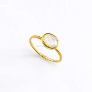 แหวนเงินแท้ 925 ประดับโอปอลไลท์ ชุบทองคำ 18k สไตล์ทันสมัย เหมาะสำหรับงานแต่งงาน งานเลี้ยง และวันครบรอบ - Product Image 1