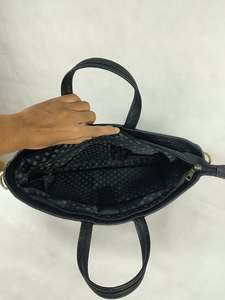 Sac porte-documents pour ordinateur portable en cuir PU motif crocodile de qualité supérieure avec poche à rabat avant, deux poignées de transport et bandoulière réglable - Product Image 5