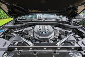 2021 B-M-W X-5 M-5-0-i - Product Image 4