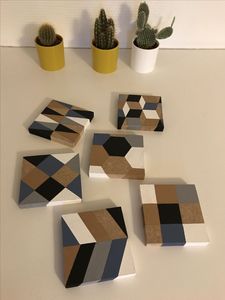 Posavasos de madera esmaltada hechos a mano con diseños impresos para proteger los muebles de bebidas frías y calientes - Product Image 6