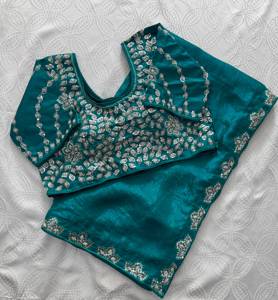 Emerald Green Silk <b>Saree</b> With Embroidered Border Traditional Indian Wedding Wear For Women Floor-Length Design - Product Image 4