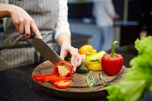 Tabla de Cortar de Madera India Hecha a Mano para una Preparación Precisa de Alimentos con Construcción Duradera y Acabado Elegante - Product Image 4