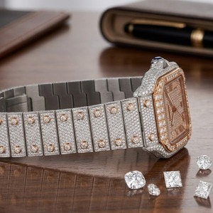 นาฬิกาผู้ชายคุณภาพสูงจากอินเดีย ประดับเพชรโมอิสซาไนต์ VVS1 สี DEF ทรงกลม ตัวเรือนสแตนเลสสตีล 316L ดีไซน์หรูหรา - Product Image 4