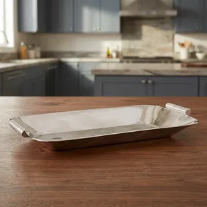 Plateau de service élégant en métal doré avec poignées texturées et une finition métallique élégante, parfait pour la décoration de table moderne - Product Image 4
