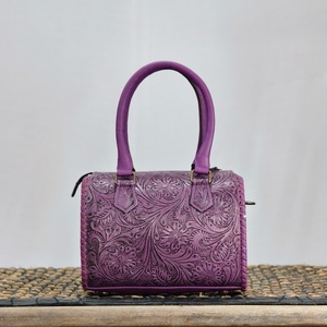 Bolso de Mano Ligero de Cuero Genuino Morado de Alta Calidad con Diseño Floral Grabado, Cierre de Cremallera, Poliéster, Bolso de Viaje de Lujo - Product Image 2
