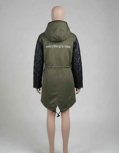 Manteau d'hiver long en daim pour femme avec logo personnalisé, rembourré en coton matelassé, épais, chaud, à capuche, écologique, imperméable, mode outdoor - Product Image 4