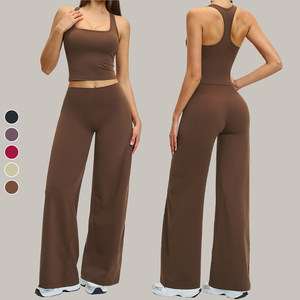 Ensemble de sport pour femme personnalisé : débardeur à séchage rapide et pantalon large taille haute extensible dans les quatre sens - Product Image 1