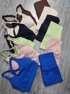 Ensemble de yoga et fitness 2 pièces couleur unie à prix abordable - Tenue de sport taille haute à bretelles croisées pour sculpter et étirer - Product Image 1