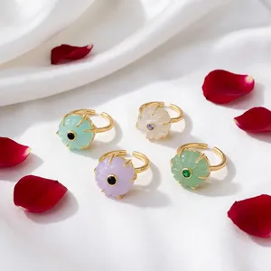 Bague ajustable en laiton plaqué or 18 carats avec pierre naturelle œil de chat et zircon cubique, motif floral sculpté, best-seller - Product Image 1