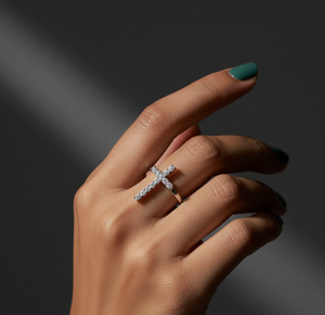 Bague Croix Diamant Or Blanc 14K 18K Minimaliste Chrétienne Diamant de Laboratoire Bague de Promesse Élégante Bague Croix Diamant de Laboratoire IGI - Product Image 4