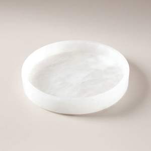 Bandeja de alabastro ideal para decoración de mesas rústicas, para servir bocadillos, frutas, bebidas o adornos en mesas de comedor. - Product Image 1