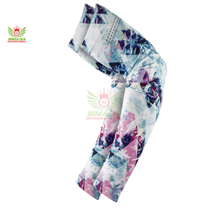 ปลอกแขนกีฬาคุณภาพดีที่สุด เป็นมิตรกับสิ่งแวดล้อม แห้งเร็ว สำหรับผู้ชายและผู้หญิง ป้องกันรังสียูวี เหมาะสำหรับบาสเกตบอล เทนนิส วิ่ง ปั่นจักรยาน ฟิตเนส - Product Image 6