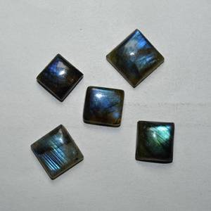 พลอยลาบราดอไรต์สีน้ำเงินไฟธรรมชาติคุณภาพสูงทรงสี่เหลี่ยมแบบคาโบชอง ขายส่ง รับรองโดยผู้ตรวจสอบอิสระ - Product Image 3