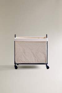 Cesto de Ropa Decorativo de Hierro para Uso Interior en el Hogar con un Elegante Patrón Metálico y Base Redonda Estable - Product Image 5