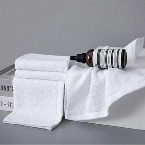 Toalla de Mano Blanca 100% Algodón Puro, 550 GSM, Gruesa y Afelpada, Altamente Absorbente, para Hoteles, Resorts y Gimnasios, Disponible para la Venta - Product Image 5