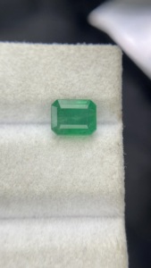 Émeraude naturelle certifiée du Zambie, taille octogonale, pierre à bon lustre, pierre précieuse non montée pour la création de bijoux, 1,77 carat. - Product Image 3