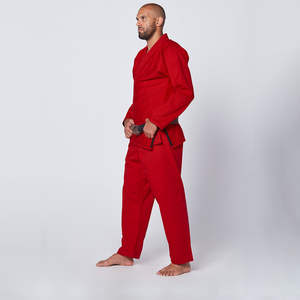 Traje de judo con refuerzos diseñado para soportar entrenamientos frecuentes, sesiones intensas y rendimiento a largo plazo en artes marciales, en venta. - Product Image 2