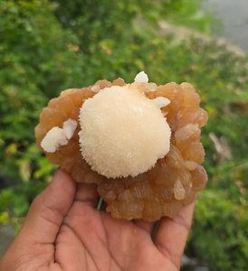 Okenite Ball y Steelbite On Matrix Natural Geode Cluster Minerals Pcs de India Standing Piece - Product Image 4