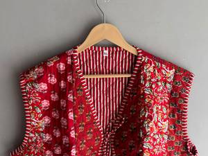 Chaleco Acolchado de Algodón con Estampado Floral Rojo para Mujer, Cuello en V, Sin Mangas, para Otoño, con Bolsillos, Todas las Tallas, Regalo para Ella - Product Image 4