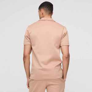 Ensemble polo et short beige pour homme, tenue décontractée d'été en coton tricoté, respirant, couleur unie, fabrication OEM ODM à Sialkot - Product Image 5