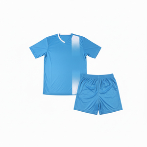 Tenue de football professionnelle légère, maillot et short de football, nom et numéro personnalisés - Product Image 1