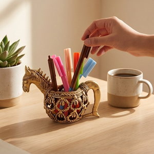 Organisateur de bureau en laiton Dhokra en forme de cheval, porte-stylo en métal artisanal tribal, décoration de bureau traditionnelle indienne - Product Image 6