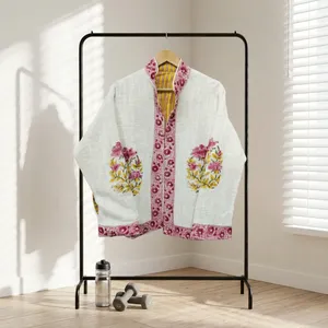 Chaqueta de Mujer Blanca con Cuello Mandarín, Manga Regular, Reversible, Ecológica, de Seda, con Estampado Floral de Rajastán Hecho a Mano - Product Image 4