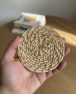 Sous-verre en rotin artisanal rustique antidérapant de 4 pouces, finition naturelle, artisanat indien, protection de table pour la maison, les mariages et les banquets - Product Image 3