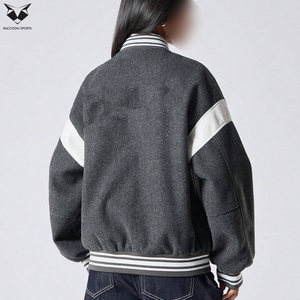 Blouson universitaire pour femme, manches longues, col boutonné, couleur unie, coupe classique, noir, avec bordure contrastante et lettre P sur le devant, idéal pour l'automne - Product Image 4