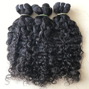 Extensions de cheveux humains naturels bouclés vierges de temple indien, qualité assurée, fabriquées en Inde |   100% Brut et Non Transformé à Bas Prix - Product Image 1