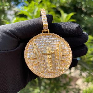 Colgante de Moissanita Personalizado de Jesucristo, Corte Baguette Incoloro y Corte Redondo, Estilo Hip Hop Iced Out, Para Él - Product Image 4