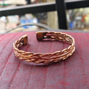 Bracelets en cuivre unisexes au design martelé, bijoux raffinés pour un cadeau d'anniversaire ou de mariage pour femme - Product Image 4
