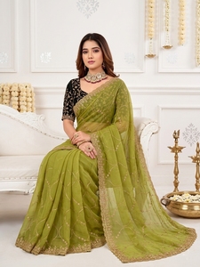 Sari de Seda Verde AARA Fashion con Bordado Dorado, Traje Tradicional Indio para Bodas, Largo hasta el Suelo, Corte Regular, Protección Solar - Product Image 4