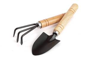 Ensemble d'outils de jardin classiques avec manches en bois pour creuser, cultiver et entretenir les plantes - Product Image 6