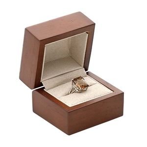 Caja de Anillos de Madera de Nogal Moderna, Personalizable, Doble Cuadrada, Pulida, Ecológica, para Regalo de Aniversario, Compromiso o Boda - Product Image 3