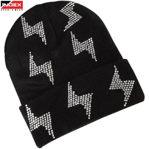 Gorro de punto personalizado estilo streetwear de EE. UU., negro y rojo, para invierno, de alta calidad, con logo, elegante, unisex. - Product Image 1