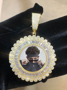 Collar con Colgante Redondo Personalizado con Foto, Diamante Cultivado en Laboratorio, Baño de Plata, Diseño de Girasol, Chapado en Oro, Certificado IGI - Product Image 2