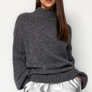 Pull en maille épaisse gris foncé pour femme, col montant, haut décontracté et ample pour l'hiver, idéal pour la détente - Product Image 1