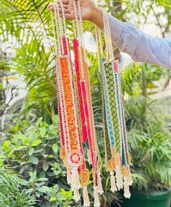 Élégante Guirlande de Perles Faite à la Main avec Pompons Latkan pour Décoration de Mariage, Accessoire Festif Toran, Décoration Traditionnelle Indienne pour Porte - Product Image 1