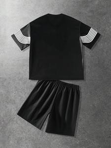 ชุดเสื้อยืดแขนสั้นคอวีสีดำและกางเกงขาสั้นสำหรับผู้ชาย ลายวีสไตรป์สไตล์เรโทร แห้งเร็ว เหมาะสำหรับใส่เล่นกีฬาในฤดูร้อน - Product Image 5