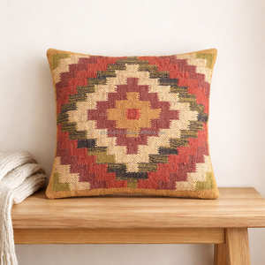 Funda de cojín Kilim geométrica escandinava de 20 x 20 pulgadas en azul para decoración de sala de estar de estilo nórdico costero y moderno orgánico. - Product Image 2