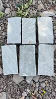 Pavés en blocs de pierre naturelle de sable brun automnal Shivara Stones |   Design rustique coupé à la main pour allées, patios et aménagements paysagers |   Total