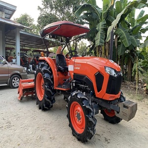 Tracteur Kubota L5018, machine agricole miniature fiable pour l'agriculture, l'aménagement paysager, la tonte, le chargement et le déneigement. - Product Image 2