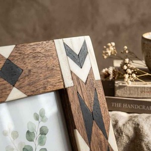 Cadre photo élégant fait main en résine et bois, incrustation de motifs, pour décoration de table à la maison ou au bureau et cadeaux – Meilleure qualité en promotion - Product Image 5