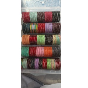 Bracelets en verre multicolores faits à la main pour femmes, fournisseur indien, pour mariage, mariée, festival et fête, en vente - Product Image 4