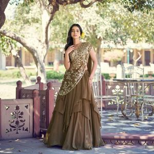 Conjunto de Lehenga Choli de Tela de Mármol de Diseño con Bordado de Lentejuelas y Hilos, Falda Amplia y Dupatta Lista para Usar - Product Image 2